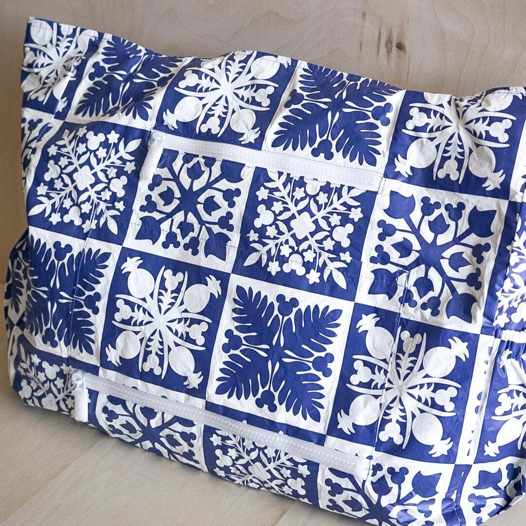 Blue Mouse Quilt Travel Tote
